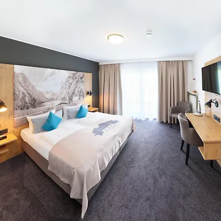 Hotel Hanauerlehen - Ruhige & Zentrale Top-lage - Mit Schwimmbad, Sauna, Parkplaetze & Cafe - Bayerischer Familienbetrieb