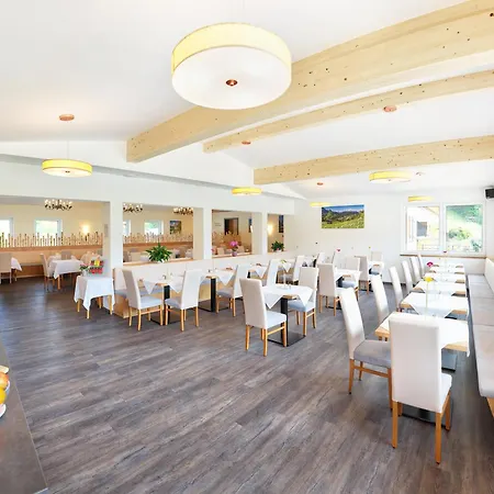 Hanauerlehen - Ruhige & Zentrale Top-lage - Mit Schwimmbad, Sauna, Parkplaetze & Cafe - Bayerischer Familienbetrieb Hotel