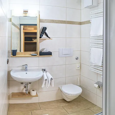 Hanauerlehen - Ruhige & Zentrale Top-lage - Mit Schwimmbad, Sauna, Parkplaetze & Cafe - Bayerischer Familienbetrieb Hotel Schönau am Königssee