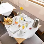 Hanauerlehen - Ruhige & Zentrale Top-lage - Mit Schwimmbad, Sauna, Parkplaetze & Cafe - Bayerischer Familienbetrieb