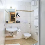 Hanauerlehen - Ruhige & Zentrale Top-lage - Mit Schwimmbad, Sauna, Parkplaetze & Cafe - Bayerischer Familienbetrieb