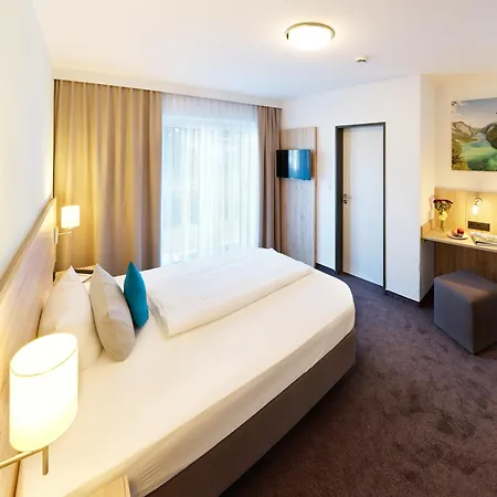 Отель Hanauerlehen - Ruhige & Zentrale Top-lage - Mit Schwimmbad, Sauna, Parkplaetze & Cafe - Bayerischer Familienbetrieb