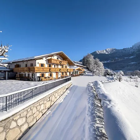Hotel Hanauerlehen - Ruhige & Zentrale Top-lage - Mit Schwimmbad, Sauna, Parkplaetze & Cafe - Bayerischer Familienbetrieb 3*