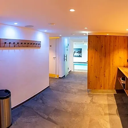 ホテル Hanauerlehen - Ruhige & Zentrale Top-lage - Mit Schwimmbad, Sauna, Parkplaetze & Cafe - Bayerischer Familienbetrieb 3*