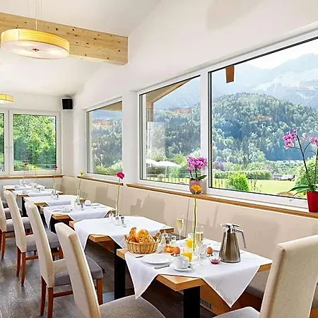 ホテル Hanauerlehen - Ruhige & Zentrale Top-lage - Mit Schwimmbad, Sauna, Parkplaetze & Cafe - Bayerischer Familienbetrieb 3*